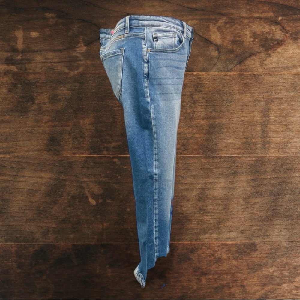 **LIKE NEW** KanCan Distressed Blue Ankle Jeans - Picture 3 of 9